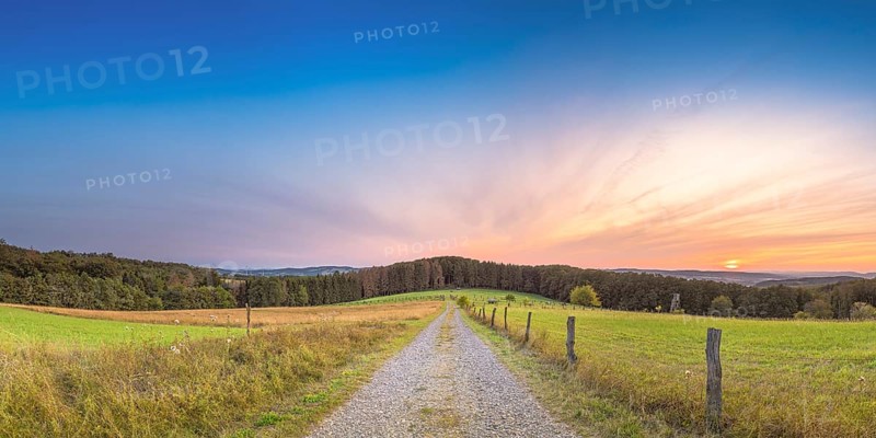 A path with a view of the Weserbergland, landscape, nature photograph, sunset, evening mood, Goldbeck, Rinteln, Lower Saxony, Germany, Europe