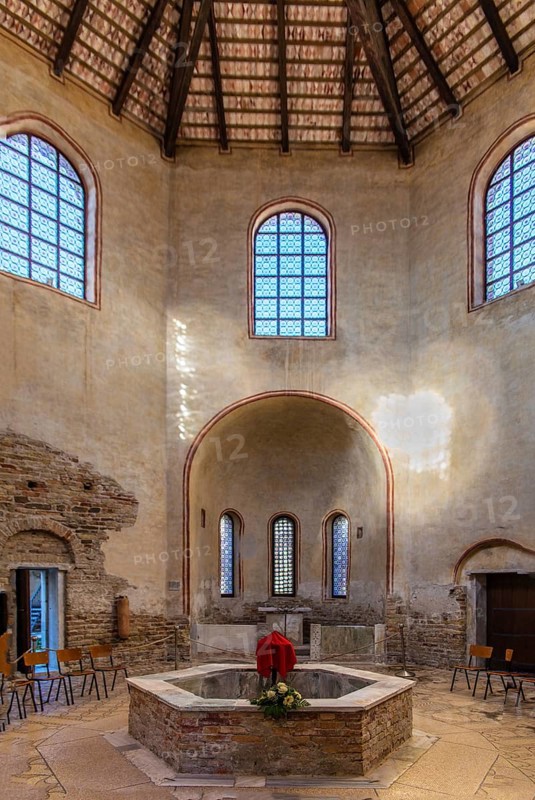 Baptistery of San Giovanni Battista next to Basilica di Santa Eufemia, Citta vecchia, island of Grado, north coast of the Adriatic Sea, Friuli, Italy, Grado, Friuli, Italy, Europe