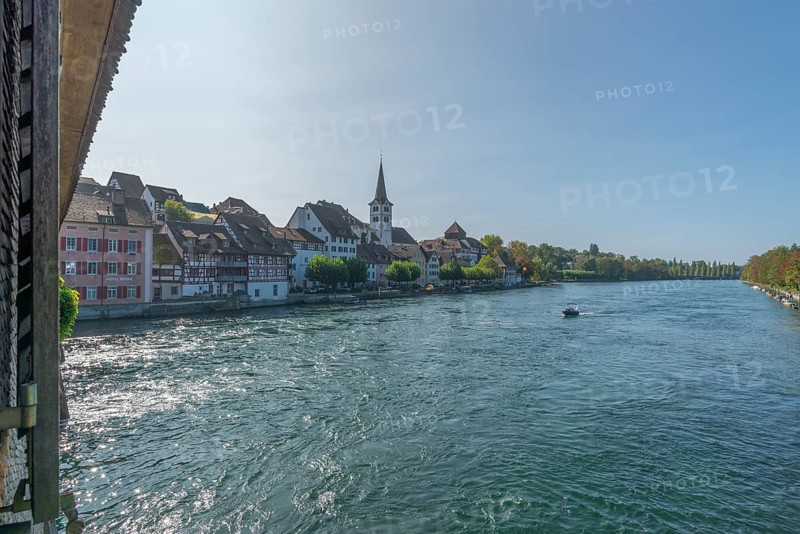 Border town of Dissenhofen on the Rhine, wooden bridge, townscape, Church of St Dionys, Frauenfeld district, Canton Thurgau, Switzerland, Europe