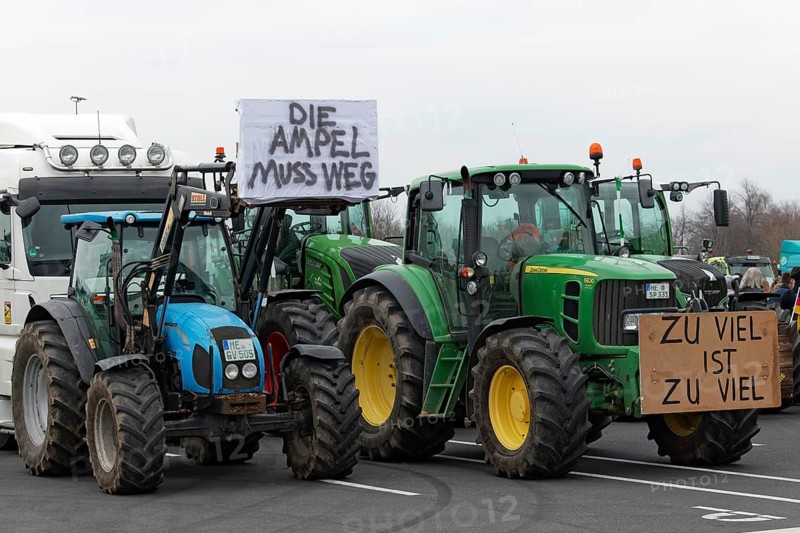 Tractor with sign, The traffic lights must go, Farmer protests, Demonstration against policies of the traffic light government, Abolition of agricultural diesel subsidies, Duesseldorf, North Rhine-Westphalia, Germany, Europe