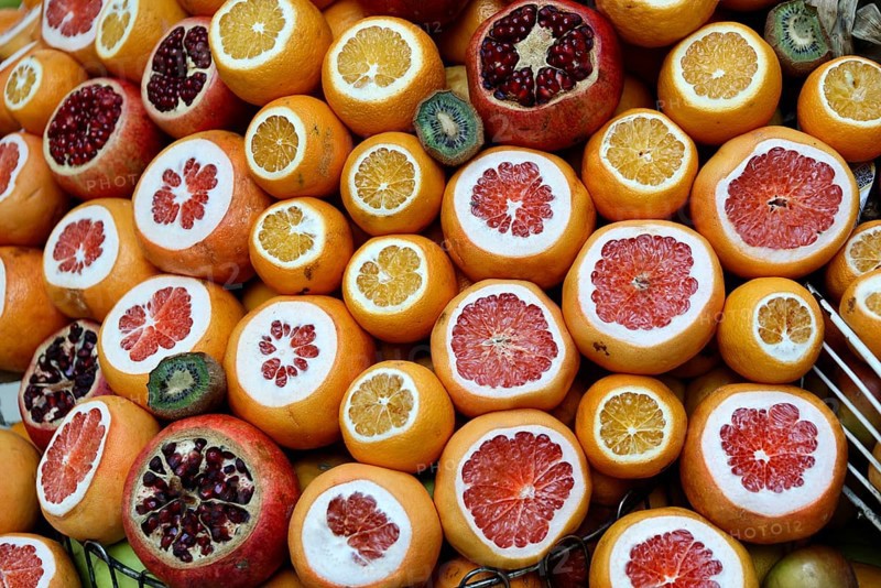 Oranges, pomegranates, street vending, Istiklal Caddesi shopping street, Beyoglu, Istanbul, European part, Istanbul province, Turkey, Asia