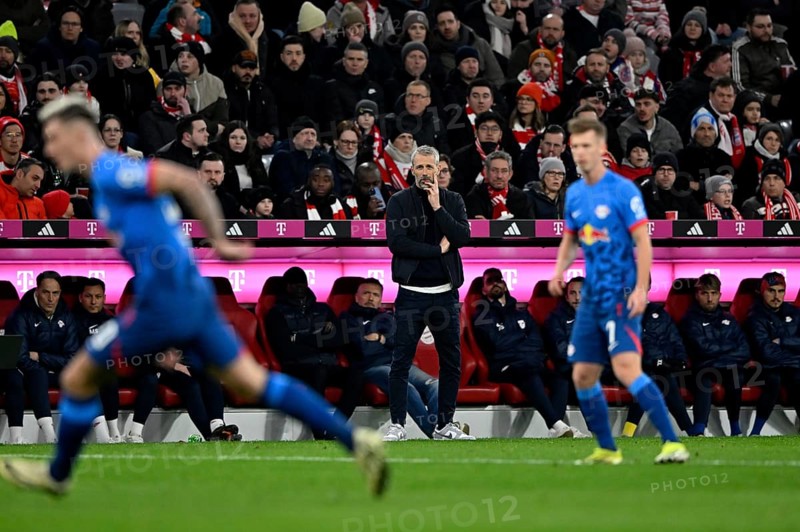 Coach Marco Rose RasenBallsport Leipzig RBL on the sidelines watching players, pensive, Benjamin Sesko RasenBallsport Leipzig RBL (30), Willi Orban (04) RasenBallsport Leipzig RBL, Allianz Arena, Munich, Bavaria, Germany, Europe