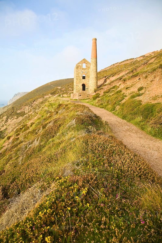 Ruins of Towanroath Pumping House at the Wheal Coates Tin Mine, St Agnes Head, Cornwall, England, United Kingdom, Europe