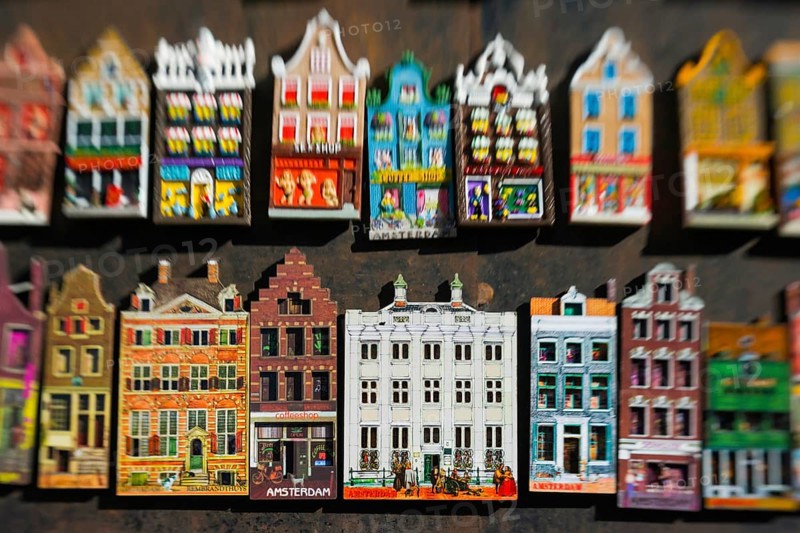 Canal houses as souvenir, magnet, magnetic, souvenir, fridge magnet, symbolic, city trip, holiday, travel, memory, decoration, small, urban, city visit, house, houses, image, illustration, market, shop, shopping, Amsterdam, Netherlands