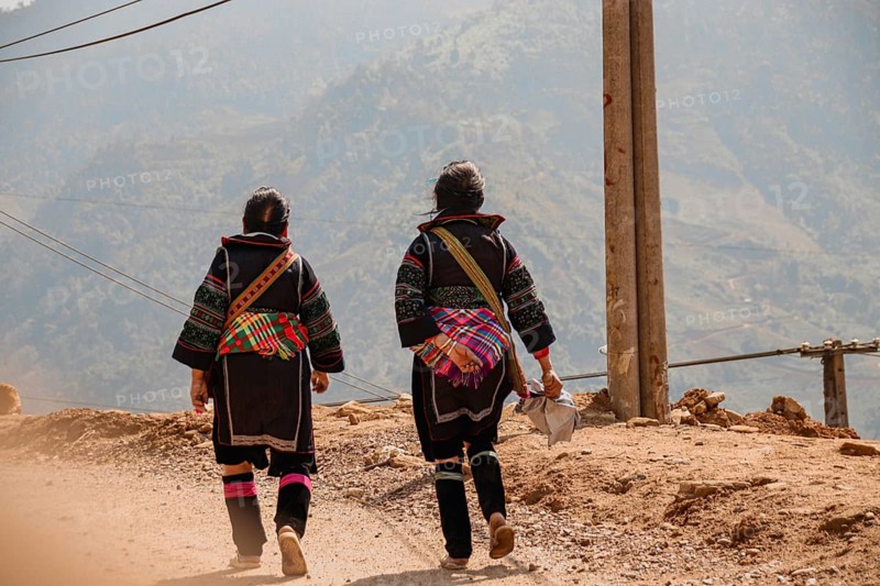 Women from the Hmong tribe wearing their traditional clothes while walking back to Lao Cai Village in Sa pa, Vietnam, Asia
