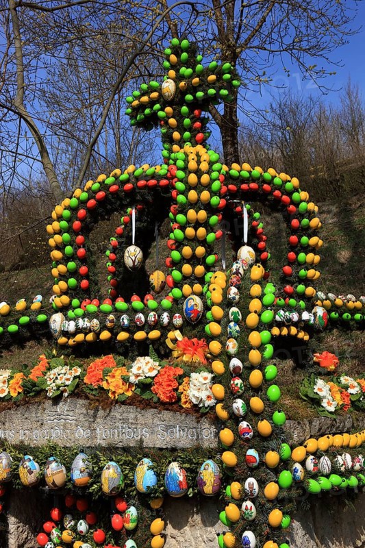 Easter fountain in Tiefenpoelz near Heiligenstadt, Bamberg district, Franconian Switzerland, Upper Franconia, Bavaria, Germany, Europe
