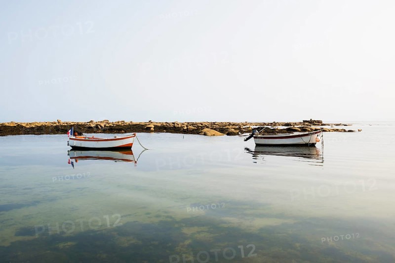 Rowing boats, Phare d'Eckmuehl, Penmarch, Finistere, Brittany, France, Europe