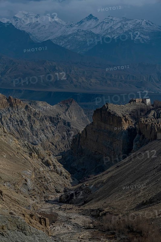 Old palace, dzong in the village of Tsarang, Kingdom of Mustang, Nepal, Asia