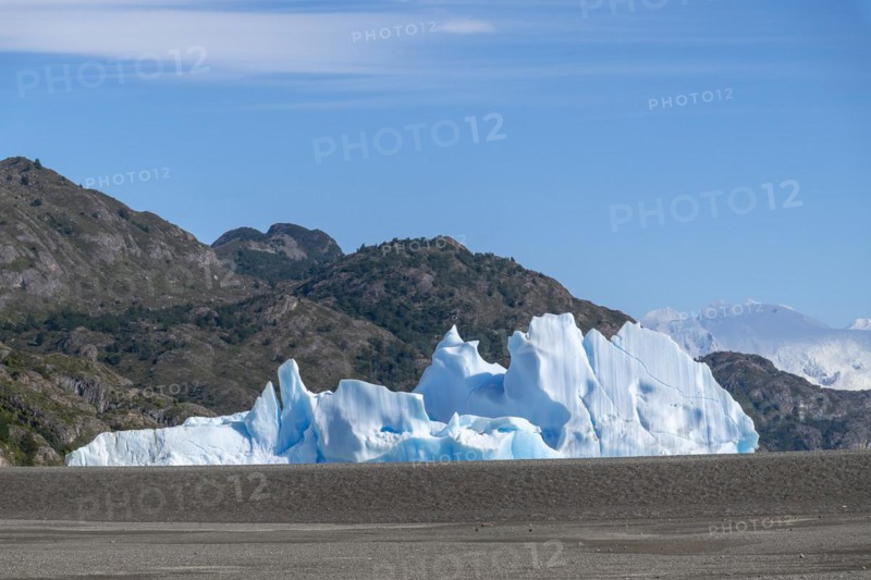 Iceberg, Lago Grey, Torres del Paine National Park, Parque Nacional Torres del Paine, Cordillera del Paine, Towers of the Blue Sky, Region de Magallanes y de la Antartica Chilena, Ultima Esperanza Province, UNESCO Biosphere Reserve, Patagonia, End of the World, Chile, South America