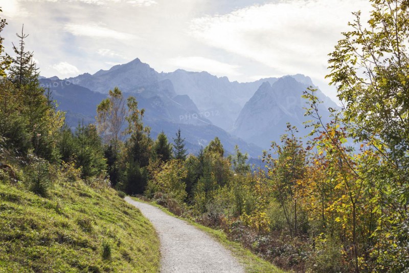 Wetterstein mountains with Alpspitze, Zugspitze massif and houses with hiking trail Philosophenweg, autumn, backlight, Garmisch-Partenkirchen, Upper Bavaria, Bavaria, Germany, Europe