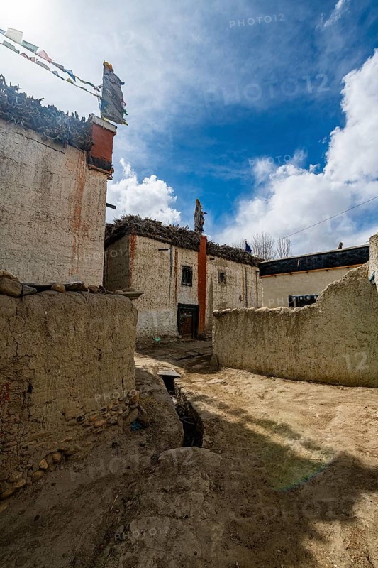 Narrow streets of Lo Manthang, Kingdom of Mustang, Nepal, Asia