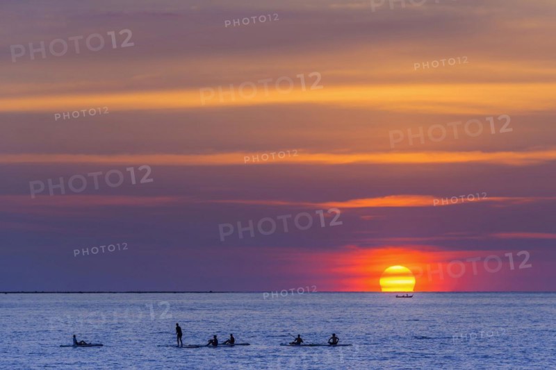 Sunset with course for stand-up-paddeleng, water sports, evening mood, sun, travel, holiday, tourism, paradise, holiday paradise, sky, evening sky, sea, ocean, travel photo, beach, people, silhouette, romantic, romance, beach holiday, nature, outdoor, active holiday, coast, peace, serenity, holiday feeling, sports holiday, Khao Lak, Thailand, Asia