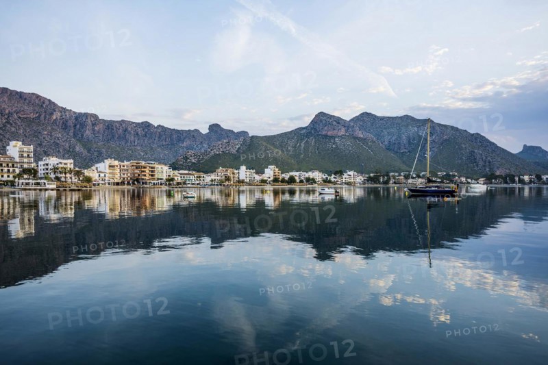 Village by the sea and mountains at sunrise, Port de Pollenca, Serra de Tramuntana, Majorca, Balearic Islands, Spain, Europe