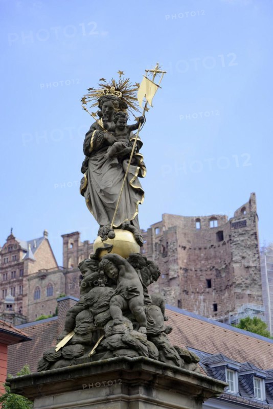 Sculpture on a golden pedestal, Marienbrunnen, in front of the ruins of a castle, Heidelberg, Baden-Wuerttemberg, Germany, Europe