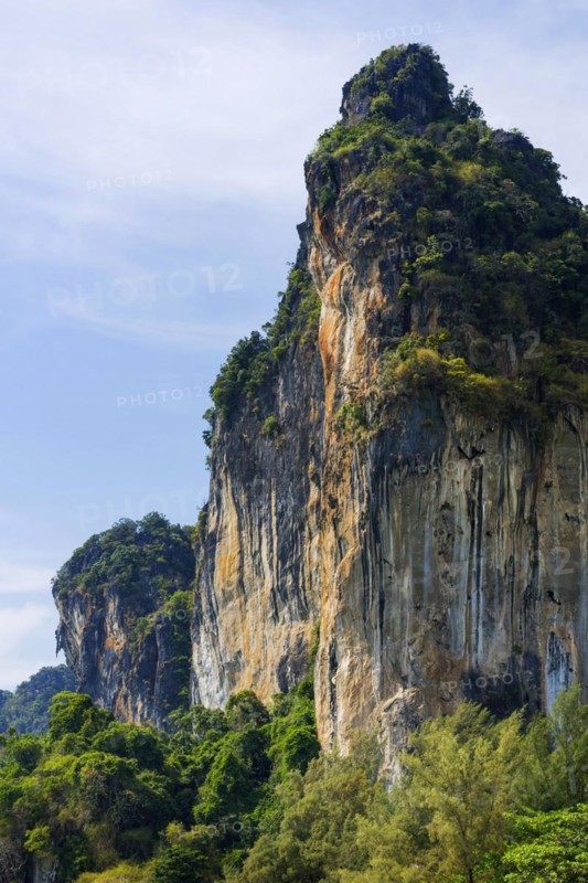 Limestone cliffs at Railay Beach, limestone, limestone cliffs, travel, holiday, tourism, nature, natural landscape, Andaman Sea, climbing cliffs, mountain, rock, rock, bizarre, sun, sunny, tropical, tropical, lagoon, sea, ocean, palm trees, holiday paradise, Siam, paradise, Asian, landscape, Krabi, Thailand, Asia
