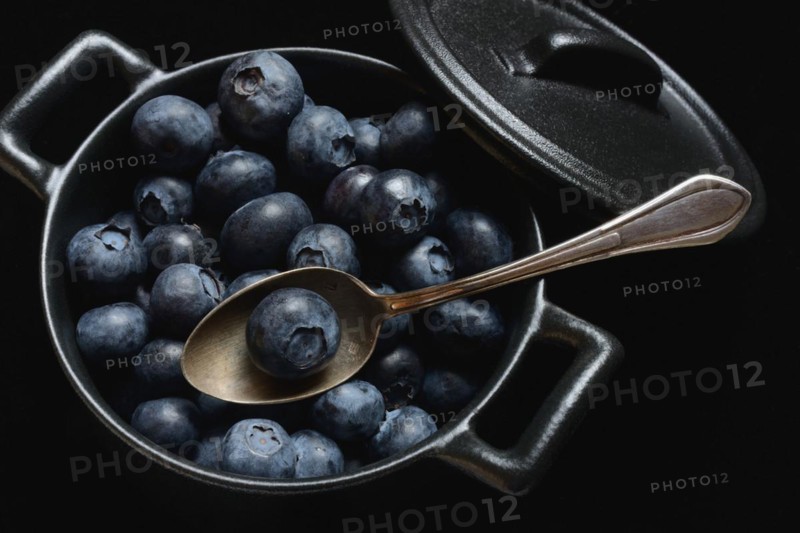 Blueberries with spoon in pots, cultivated blueberry, Vaccinium