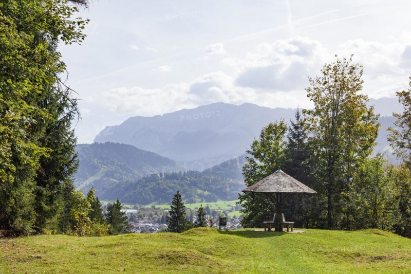 Wetterstein mountains with forest and shelter with benches, in autumn, hiking trail Kramerplateauweg, Garmisch-Partenkirchen, Upper Bavaria, Bavaria, Germany, Europe