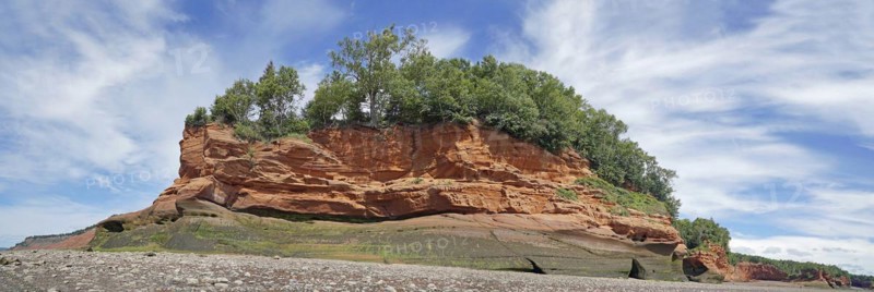 Panorama, Wooded cliffs, red sandstone, Five Islands Provincial Park, Fundy Bay, Nova Scotia, Canada, North America