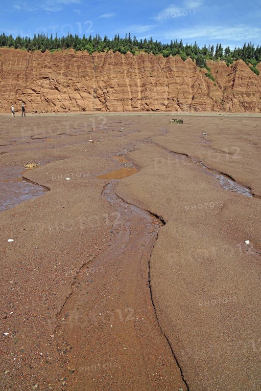 Sandy beach beach at low tide, cliffs, red sandstone, Five Islands Provincial Park, Fundy Bay, Nova Scotia, Canada, North America