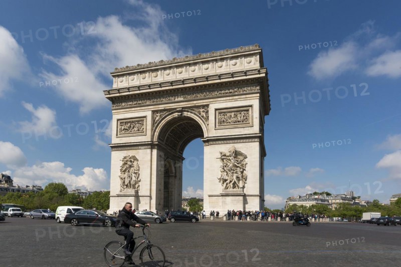 Arc de Triomphe, Paris, Ile de France, France, Europe