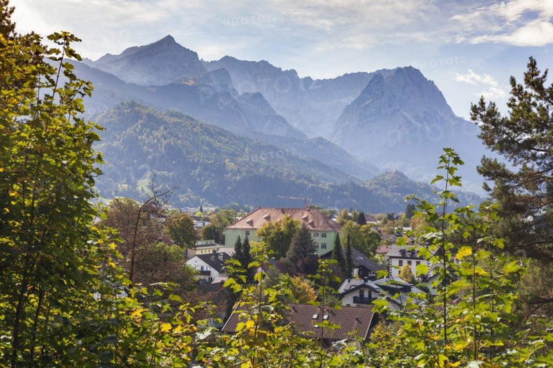 Wetterstein mountains with Alpspitze, Zugspitze massif and houses in the Partenkirchen district seen from the Philosophenweg, autumn, backlighting, Garmisch-Partenkirchen, Upper Bavaria, Bavaria, Germany, Europe