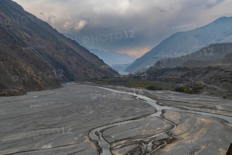 Huge riverbed of the Kali Gandaki, Kingdom of Mustang, Nepal, Asia