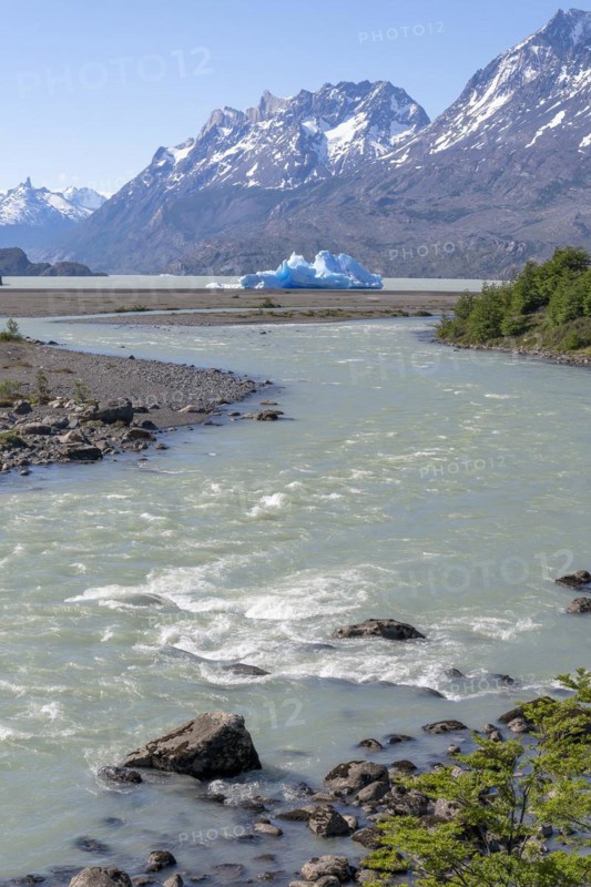 Iceberg at Lago Grey, Torres del Paine National Park, Parque Nacional Torres del Paine, Cordillera del Paine, Towers of the Blue Sky, Region de Magallanes y de la Antartica Chilena, Ultima Esperanza Province, UNESCO Biosphere Reserve, Patagonia, End of the World, Chile, South America