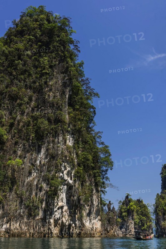 Limestone rocks in Cheow Lan Lake in Khao Sok National Park, nature, travel, holiday, lake, reservoir, landscape, rock, rock formation, attraction, rock face, water, tourism, boat trip, excursion, boat trip, nature reserve, landscape, natural landscape, travel photo, Thailand, Asia