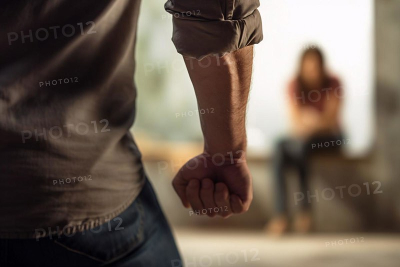 Close up of men's clinched vist and blurry woman in background. Concpet for domestic violence and abuse in relationships. KI generiert, generiert AI generated