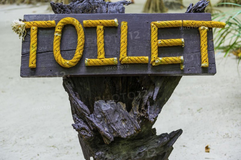 Signpost to toilet, hint, sign, international, language, word, WC, public, bathroom, hygiene, loo, urination, outside, outdoor, travelling