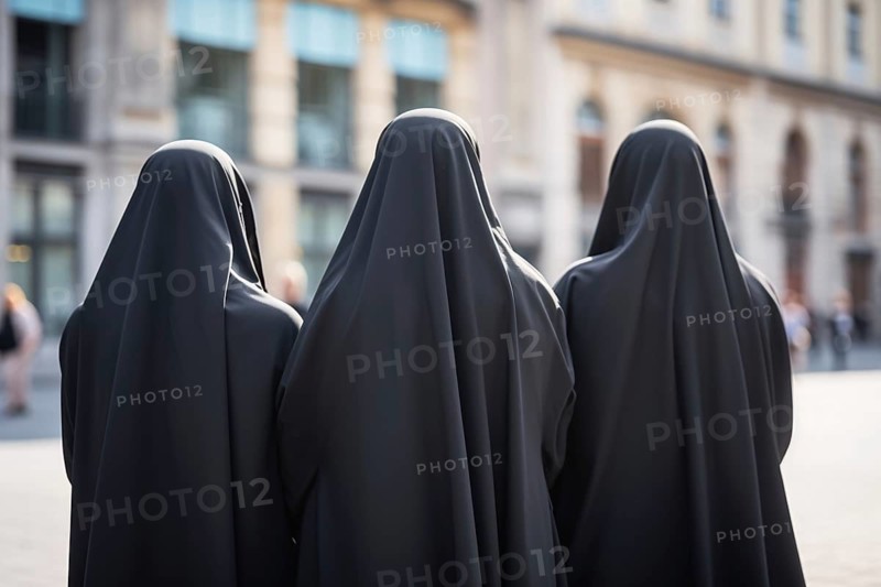 Back view of group of three women covered with black Muslim Niqab face veil in city street. KI generiert, generiert AI generated