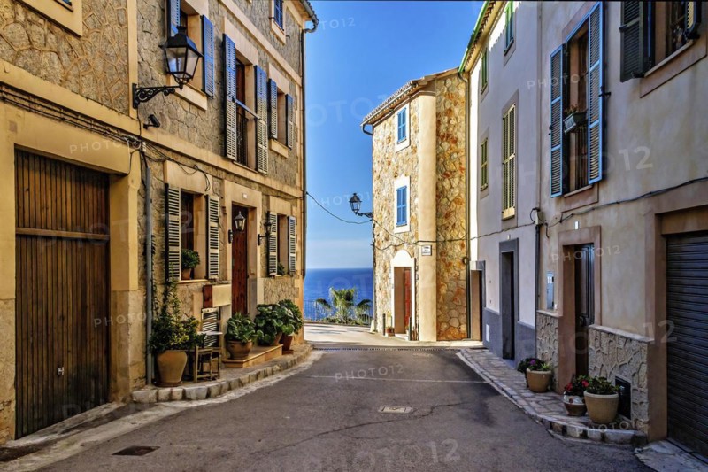 Charming village street with traditional buildings and decorative flower pots, Hiking tour from Estellences to Banyalbufar, Mallorca