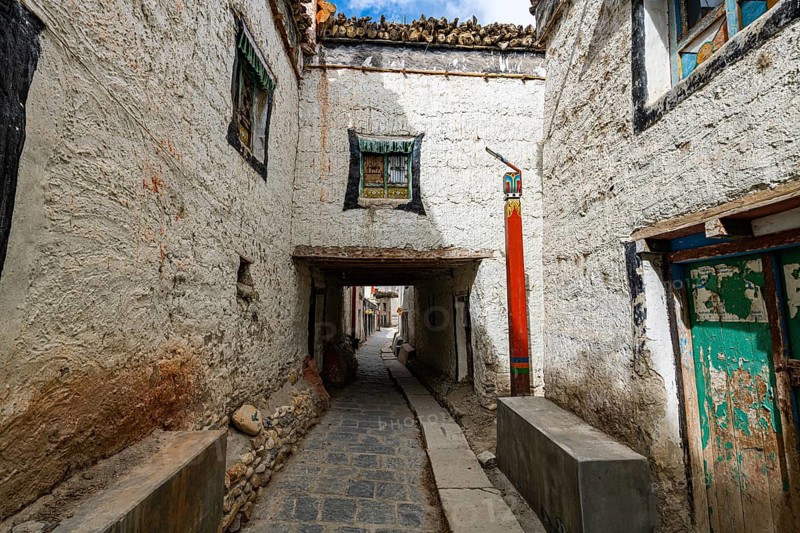 The walled historic centre, Lo Manthang, Kingdom of Mustang, Nepal, Asia