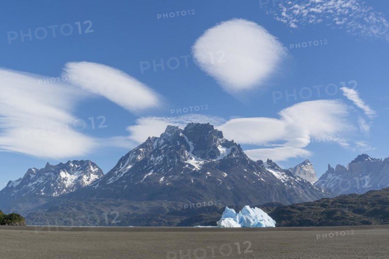 Iceberg and mountain backdrop, Lago Grey, cloud splendour, Torres del Paine National Park, Parque Nacional Torres del Paine, Cordillera del Paine, towers of the blue sky, Region de Magallanes y de la Antartica Chilena, Ultima Esperanza province, UNESCO biosphere reserve, Patagonia, end of the world, Chile, South America