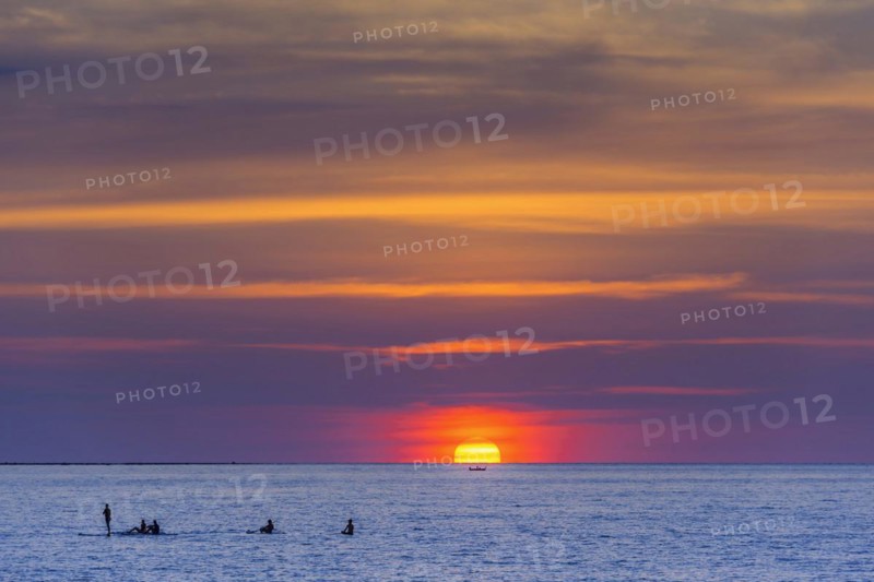 Sunset with course for stand-up-paddeleng, water sports, evening mood, sun, travel, holiday, tourism, paradise, holiday paradise, sky, evening sky, sea, ocean, travel photo, beach, people, silhouette, romantic, romance, beach holiday, nature, outdoor, active holiday, coast, peace, serenity, holiday feeling, sports holiday, Khao Lak, Thailand, Asia
