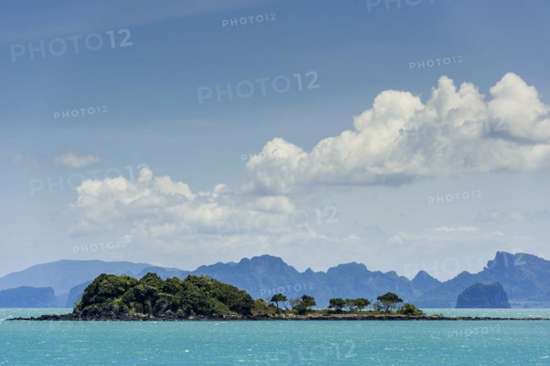 Island world near Surat Thani during ferry trip to Koh Samui, cloud, sky, blue sky, water, sea, boat trip, asian, summer, ocean, holiday, travel, tourism, far, wide, panorama, boat trip, sea trip, ferry, exotic, landscape, seascape, natural landscape, calm, longing, blue, green, weather, cloudy, island, Thailand, Asia