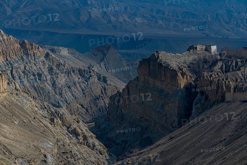 Old palace, dzong in the village of Tsarang, Kingdom of Mustang, Nepal, Asia