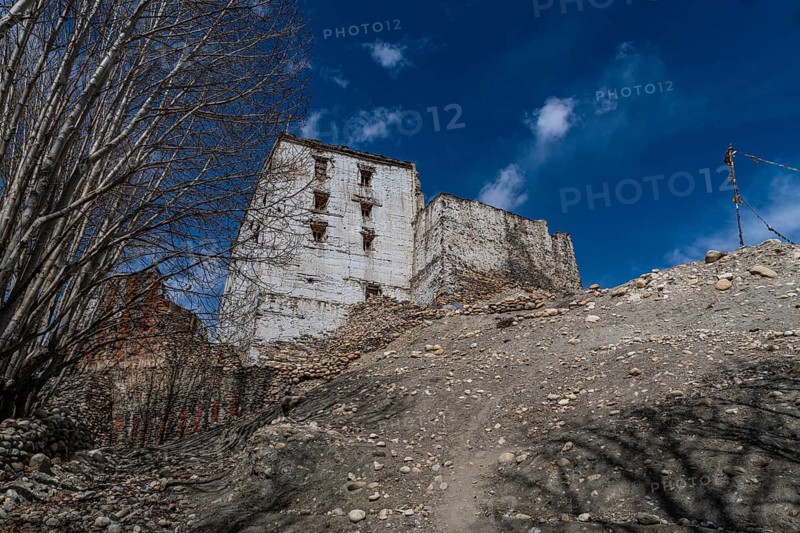 Old palace, dzong in the village of Tsarang, Kingdom of Mustang, Nepal, Asia