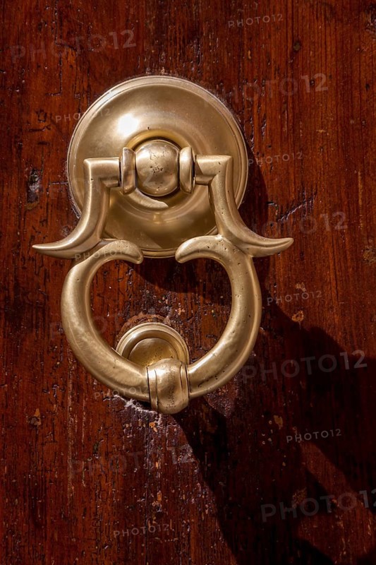 Door knocker on an old front door, Asciano, Tuscany, Italy, Europe