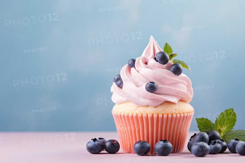 Single cupcake with frosting and blueberry fruits. KI generiert, generiert AI generated