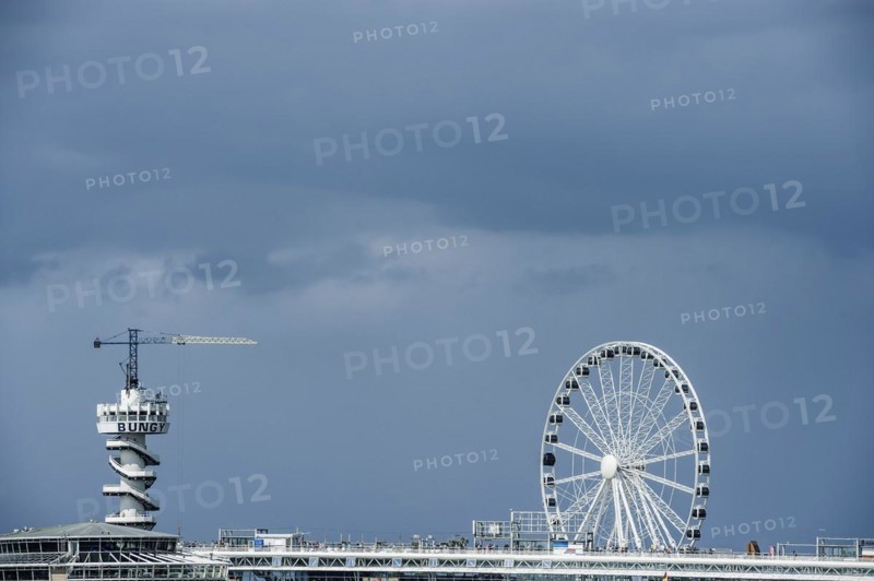 The pier with bungie tower and Ferris wheel, leisure, pleasure, beach, North Sea, promenade, jetty, tourism, travel, holiday, summer holiday, Scheveningen, The Hague, Holland, Netherlands