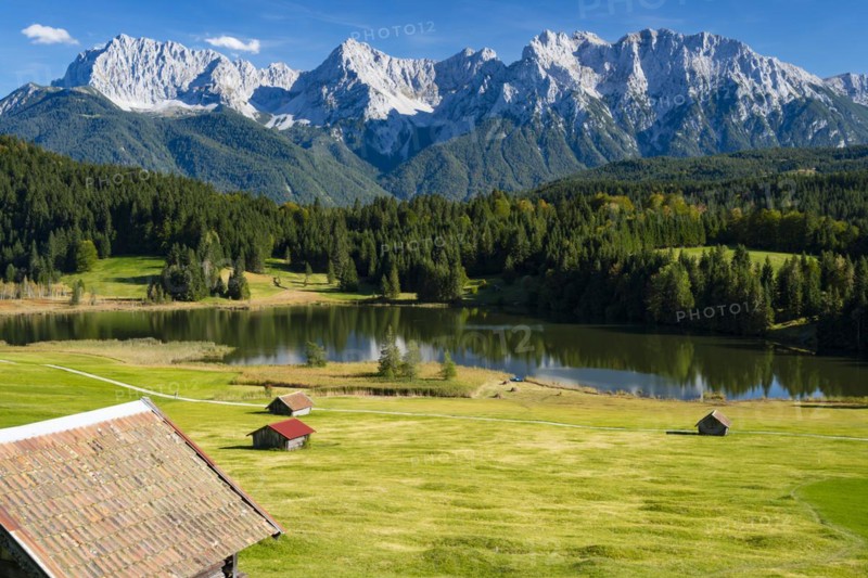 Geroldsee, behind it the Karwendel Mountains, Werdenfelser Land, Upper Bavaria, Bavaria, Germany, Europe
