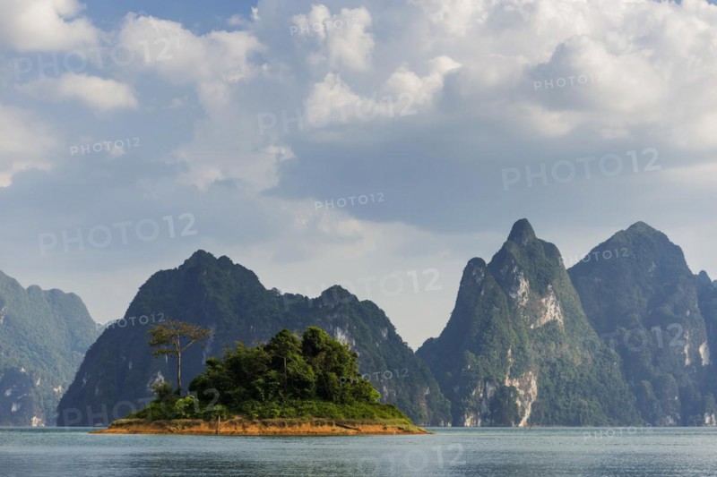 Limestone rocks in Cheow Lan Lake in Khao Sok National Park, nature, travel, holiday, lake, reservoir, landscape, rock, rock formation, attraction, rock face, water, tourism, boat trip, excursion, boat trip, nature reserve, landscape, natural landscape, travel photo, Thailand, Asia