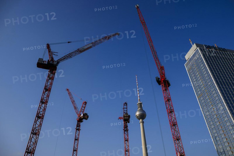 Symbolic photo on the topic 'Aeo Building in Berlin 'Aeo. Construction cranes stand on a building site on Alexanderplatz in front of the television tower. Berlin, 05.03.2024