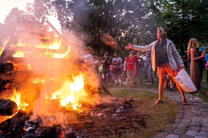 Riga. Ligo festival in Dzeguzkalna Park. Burning of the headdress (oak leaf wreath, flower wreath) from the previous year, Riga, Latvia, Europe