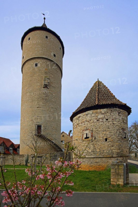 Historic cent defence tower with town wall, fortified tower, town fortification, Ochsenfurt, Lower Franconia, Franconia, Bavaria, Germany, Europe