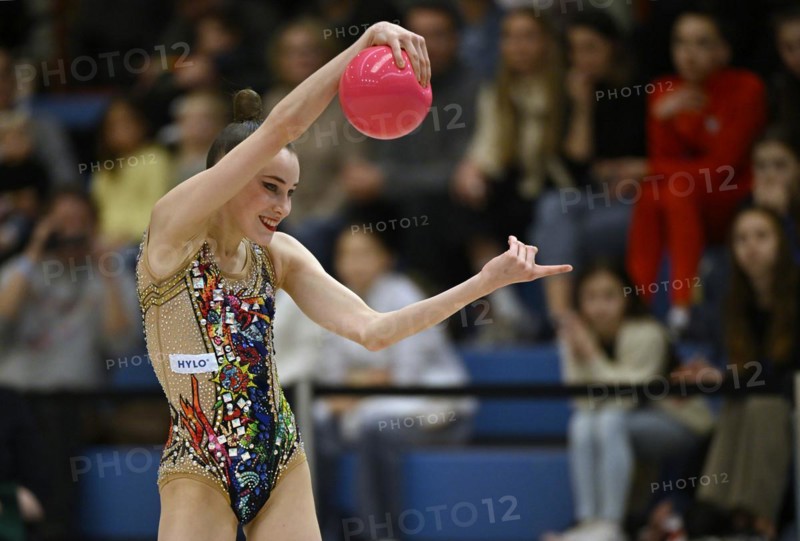World champion Darja Varfolomeev (GER), action, ball, rhythmic gymnastics, RSG, Schmiden International 2024, Fellbach, Baden-Wuerttemberg, Germany, Europe