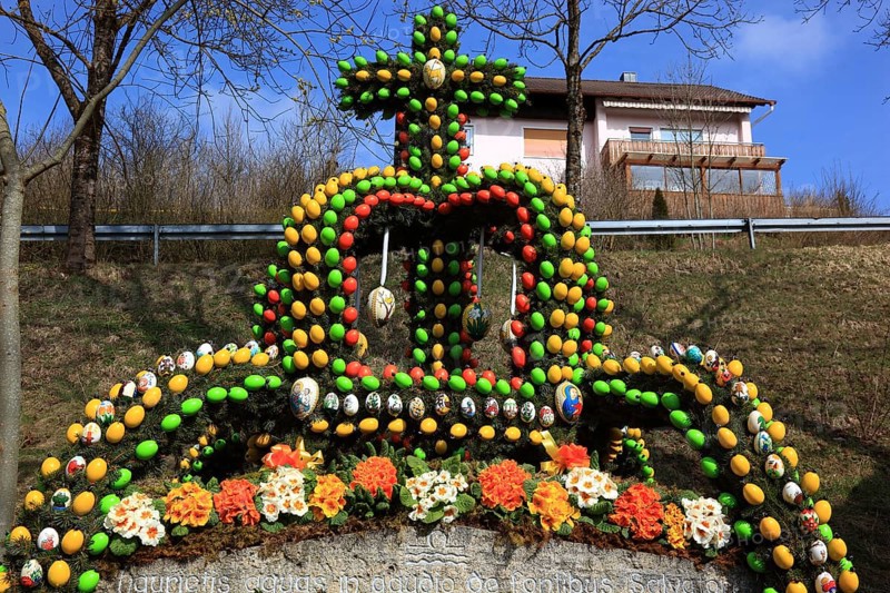 Easter fountain in Tiefenpoelz near Heiligenstadt, Bamberg district, Franconian Switzerland, Upper Franconia, Bavaria, Germany, Europe