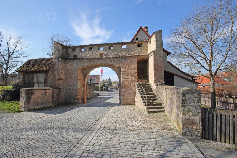 Historic Mainbernheim Gate as part of the town fortifications, archway, town wall, defence defence tower, Iphofen, Lower Franconia, Franconia, Bavaria, Germany, Europe