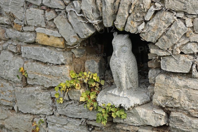 Sculpture of a little owl in a niche of the historic town wall, owl figure, detail, town fortification, Ochsenfurt, Lower Franconia, Franconia, Bavaria, Germany, Europe